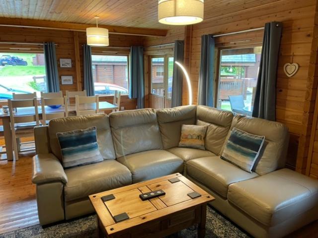 Luxury 3 Bedroom, 3 Bathroom Lodge With Hot Tub Лланбедр Екстер'єр фото
