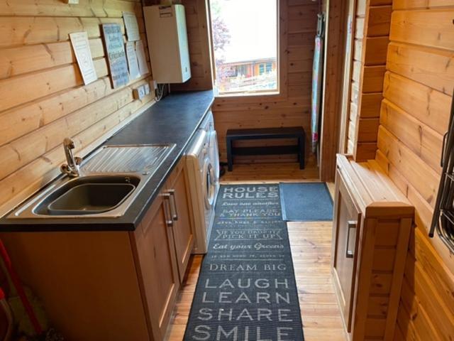 Luxury 3 Bedroom, 3 Bathroom Lodge With Hot Tub Лланбедр Екстер'єр фото