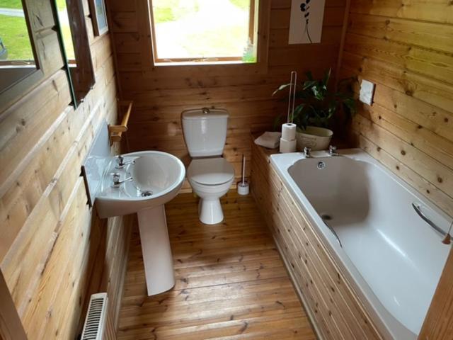 Luxury 3 Bedroom, 3 Bathroom Lodge With Hot Tub Лланбедр Екстер'єр фото