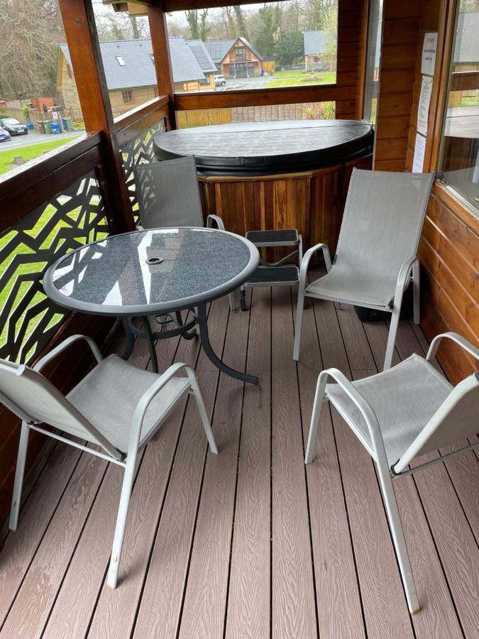 Luxury 3 Bedroom, 3 Bathroom Lodge With Hot Tub Лланбедр Екстер'єр фото